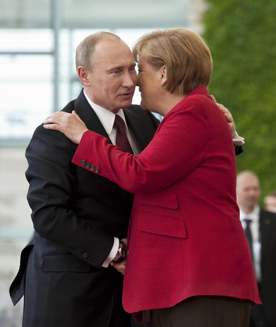 ARCHIVE PHOTO: Former Chancellor Angela Merkel and Vladimir PUTIN.