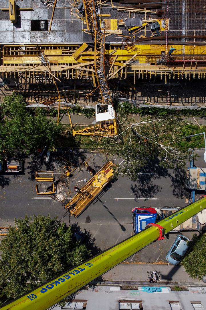 20.07.2023., Zagreb -  Uslijed strasnog nevremena i oluje u Prilazu baruna Filipovica pala je dizalica koja se ukopala u cestu. Fotografije iz zraka. Photo: Igor Kralj/PIXSELL