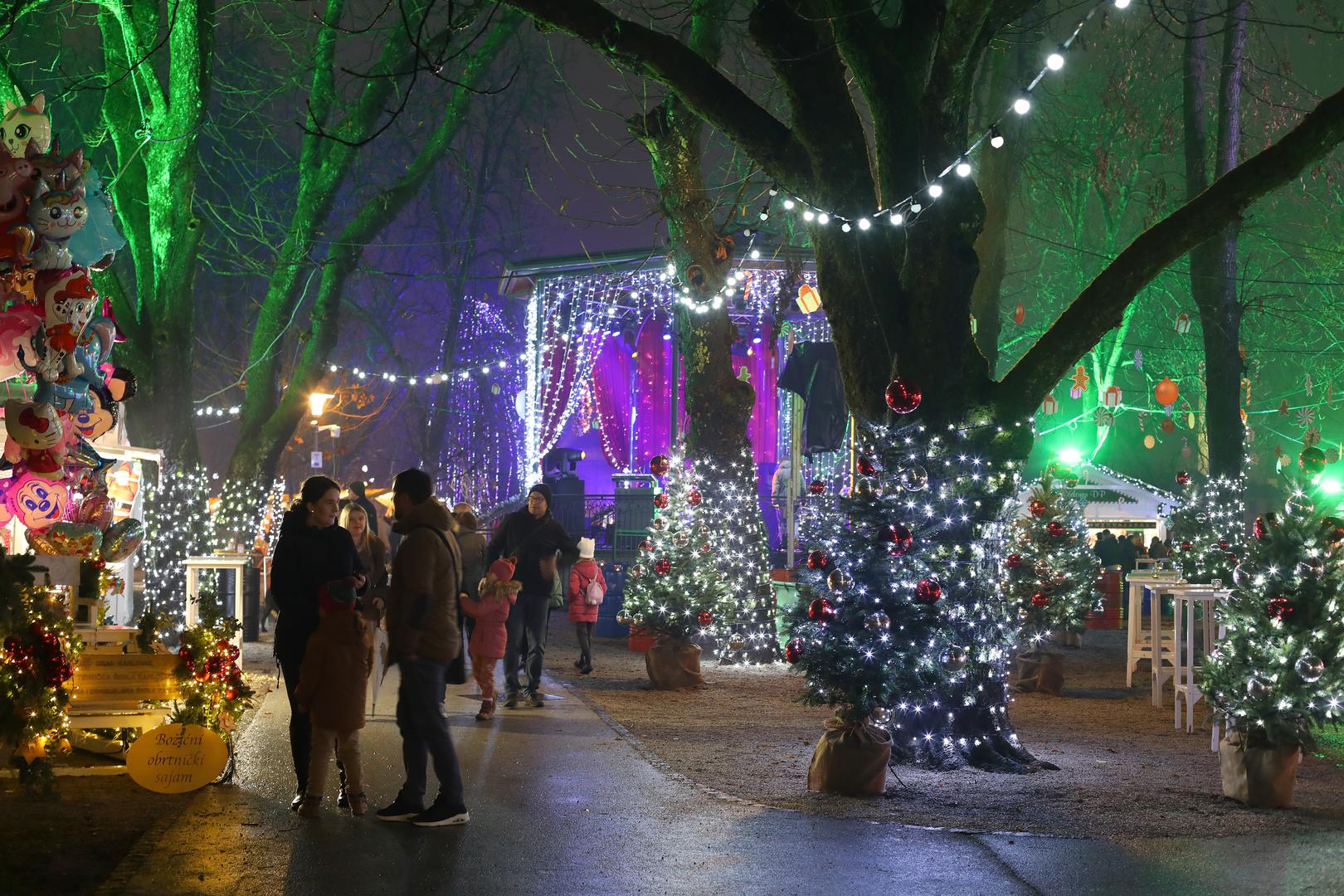 16.12.2022., Karlovac - Svecano otvorenje manifestacije Advent u Karlovcu. Osim bogate ugostiteljske i zabavne ponude po prvi puta posjetitelji ce u sklopu Adventa moci uzivati na klizalistu i sanjkalistu. Photo: Kristina Stedul Fabac/PIXSELL