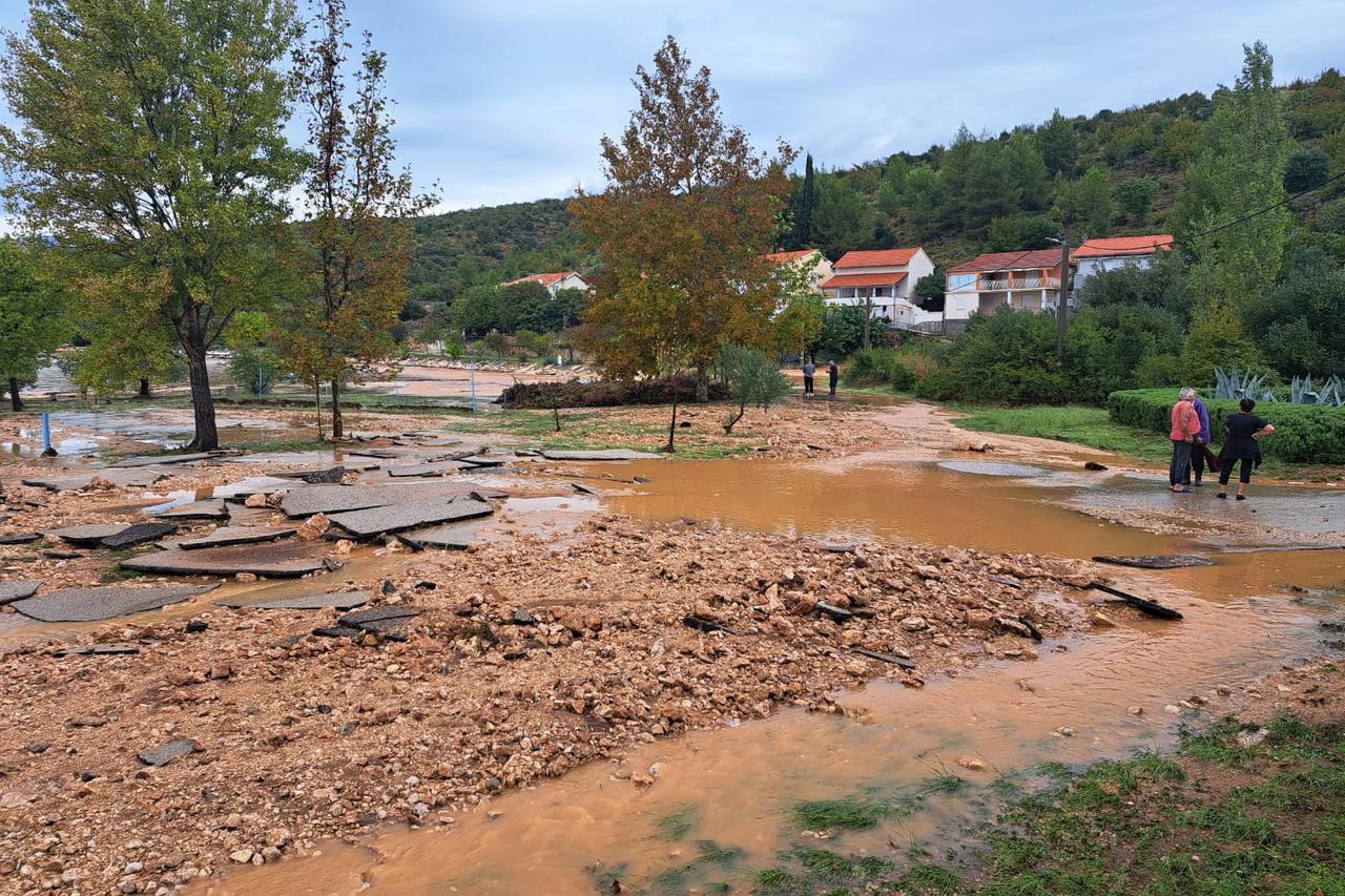 Kaštel Štafilić: Prolazak fronte preko Kaštela donio je obilnu kišu