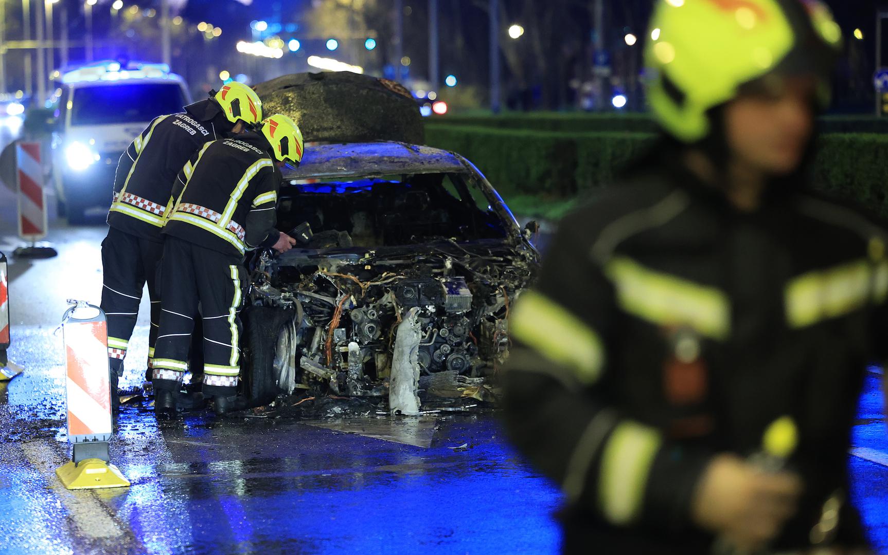 13.03.2024., Zagreb - Vatrogasci ugasili pozar osobnog automobila u Vukovarskoj ulici kod krizanja s Heuinzlovom. Photo: Marko Prpic/PIXSELL