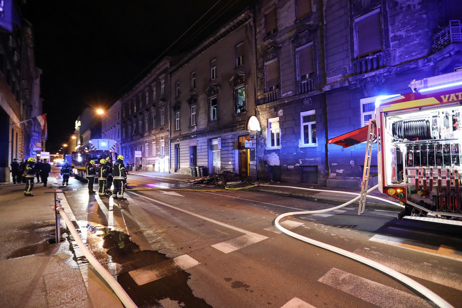 30.04.2022., Zagreb - Vatrogasci gase pozar u stanu u Palmoticevoj 19. Svi stanari iz zgrade su evakuirani. Photo: Emica Elvedji/PIXSELL