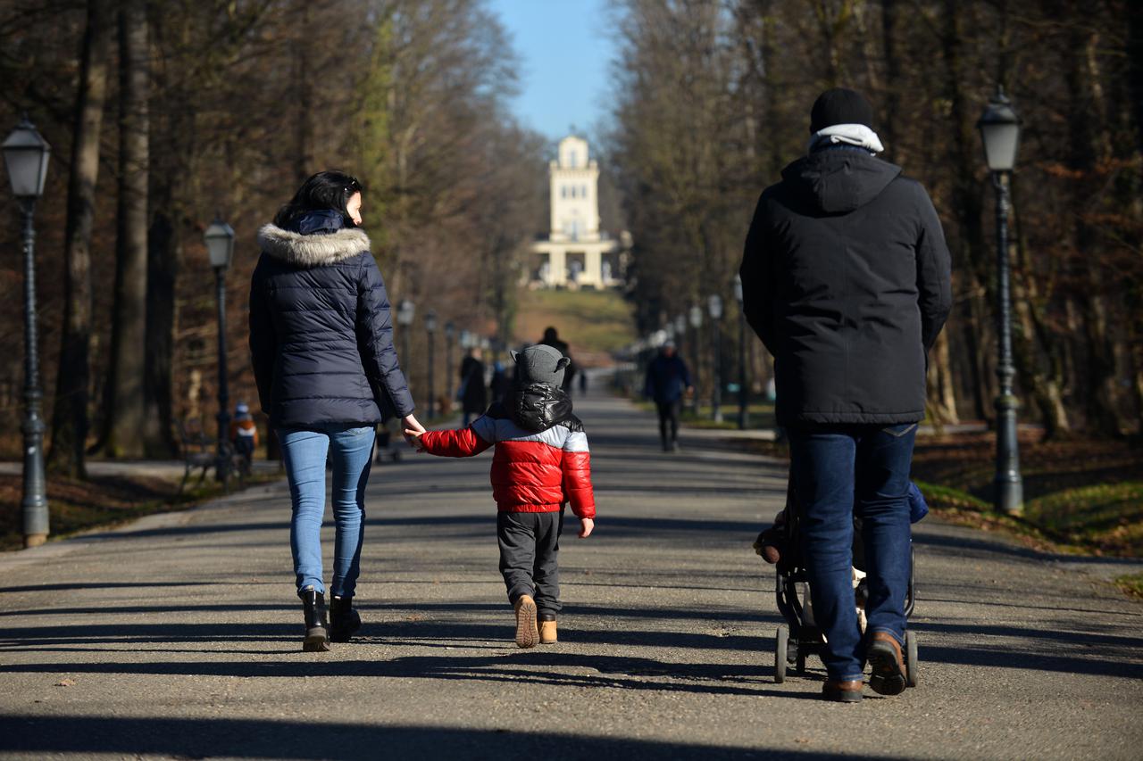 Zagreb: Sunčan zimski dan na Maksimiru