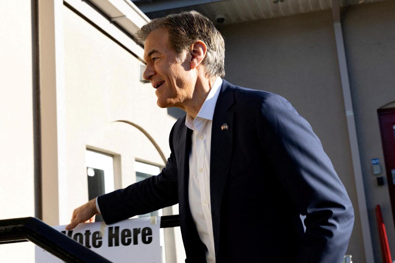 FILE PHOTO: Pennsylvania Republican Senate candidate Dr. Mehmet Oz votes during the midterm election in Montgomery County