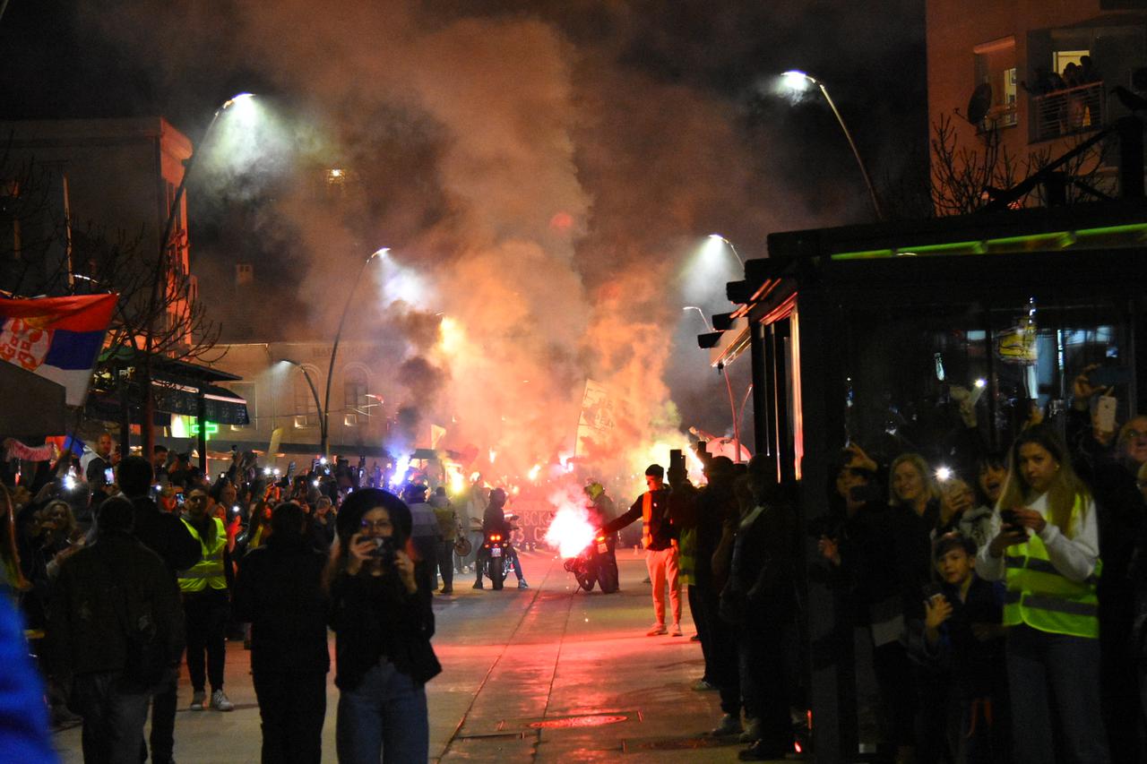 Smederevska Palanka: Doček za studente koji pješače od Niša do Beograda