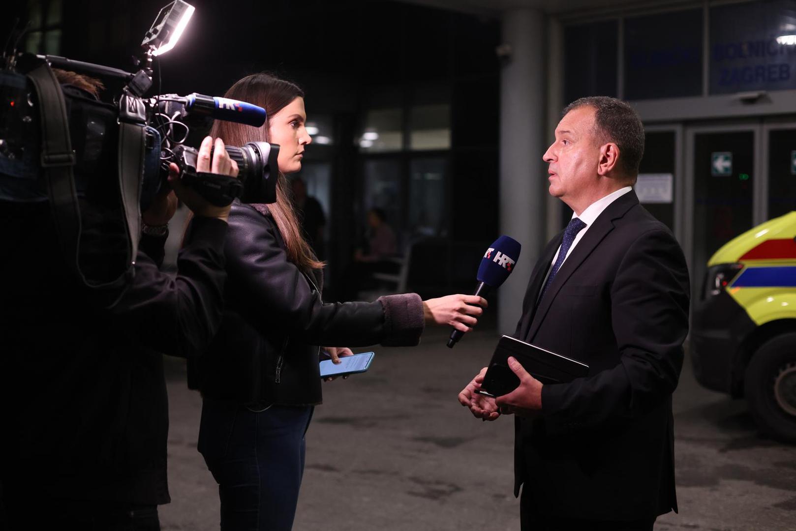 07.11.2023. Zagreb - Zbog  zaprimljenih pacijenata uslijed konzumacije navodno kontaminirane mineralne vode, ministar zdravstva Vili  Beros dao je izjavu za medije  Photo: Sanjin Strukic/PIXSELL