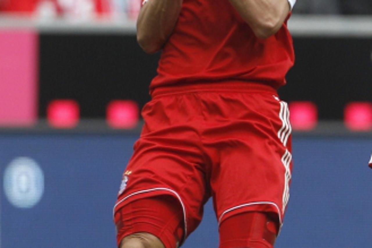 'Bayern Munich\'s Miroslav Klose reacts during the German Bundesliga first division soccer match against Stuttgart in Munich March 27, 2010. Stuttgart won the match 2-1.   REUTERS/Michaela Rehle (GERM