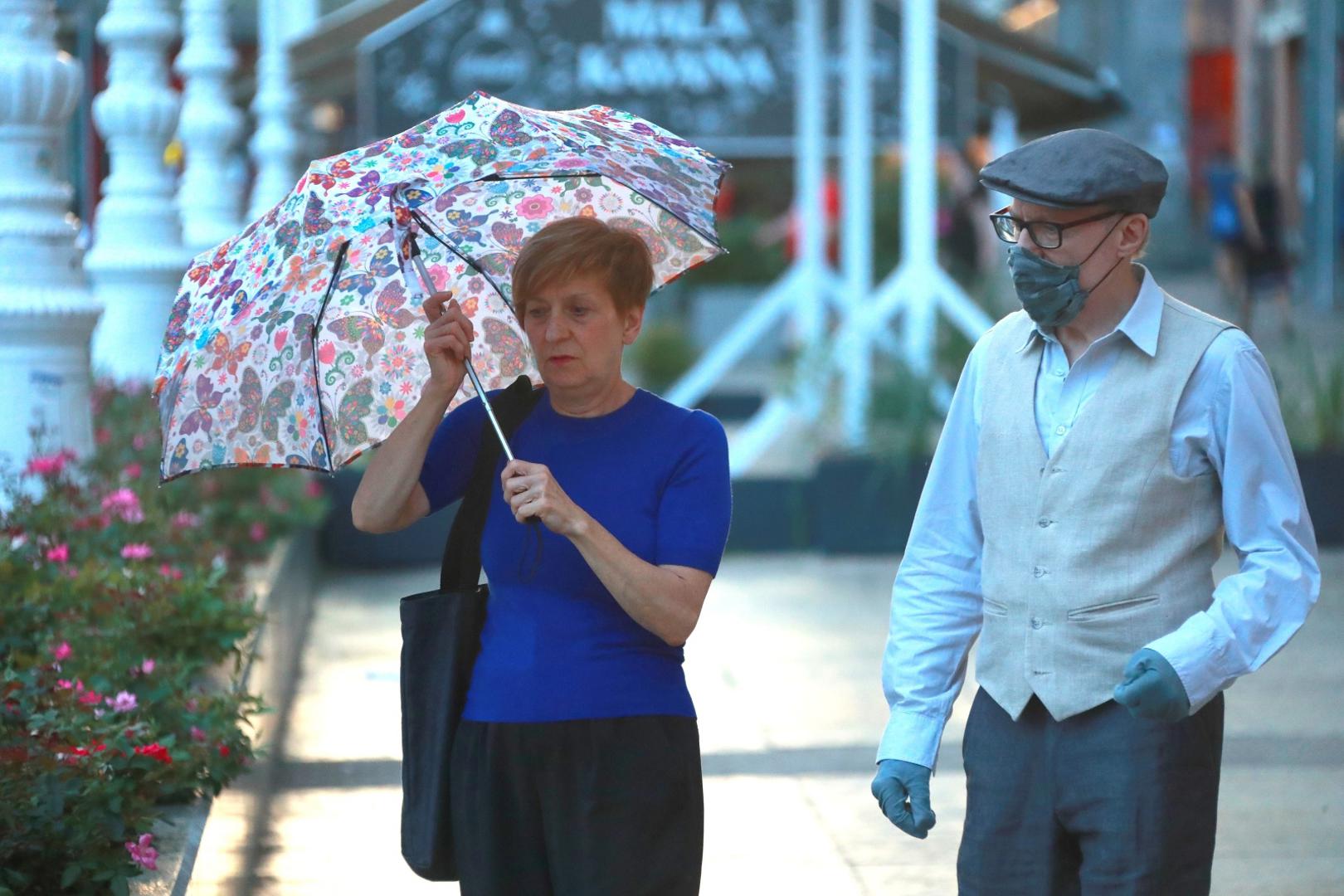 17.08.2020, Zagreb - Trg bana Josipa Jelacica. Kratkotrajni ljetni pljusak kao najava pogorsanja vremena u iducim danima osvjezio je srediste grada. Photo: Sanjin Strukic/PIXSELL