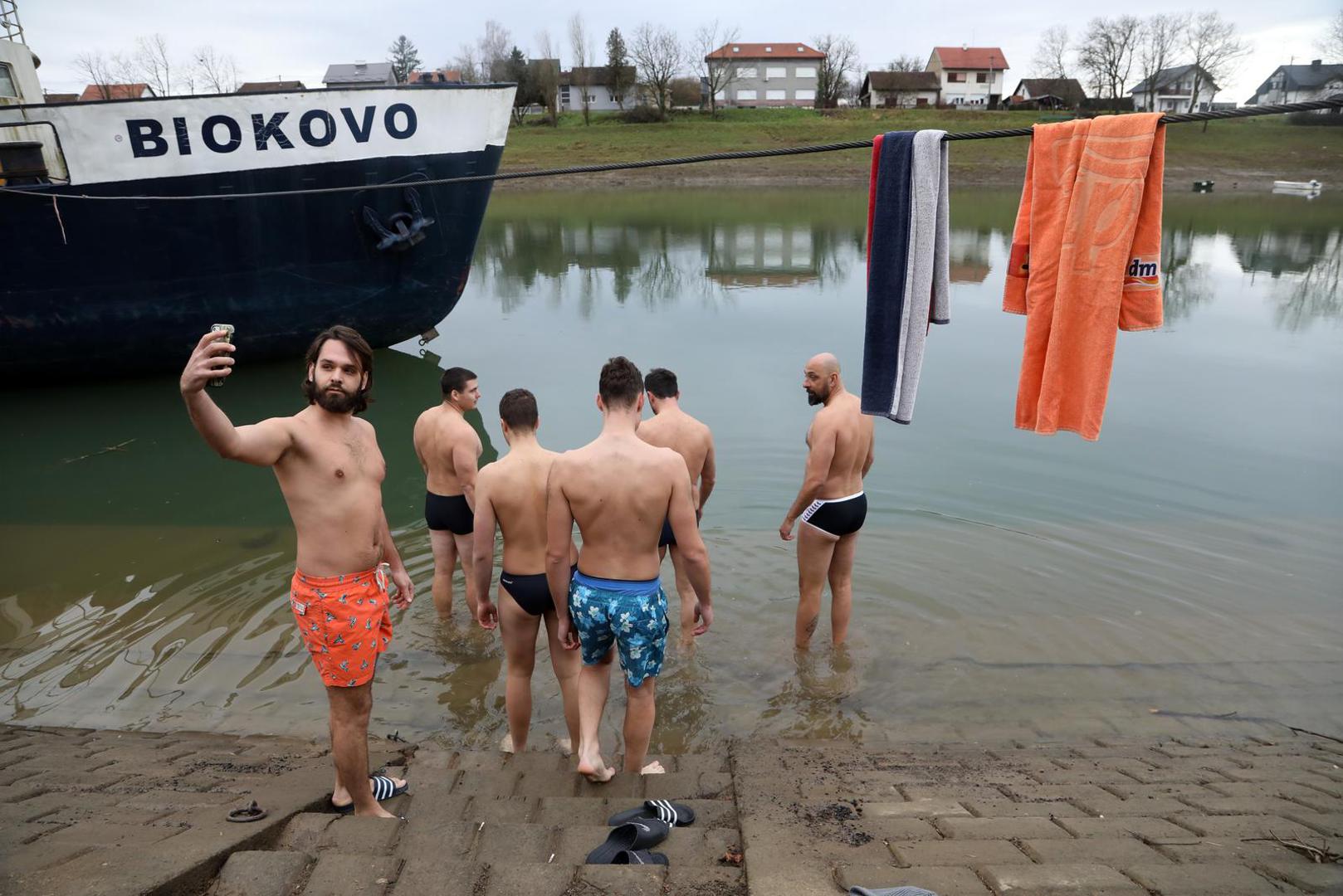 Hrabrih kupača se našlo i na kontinentu