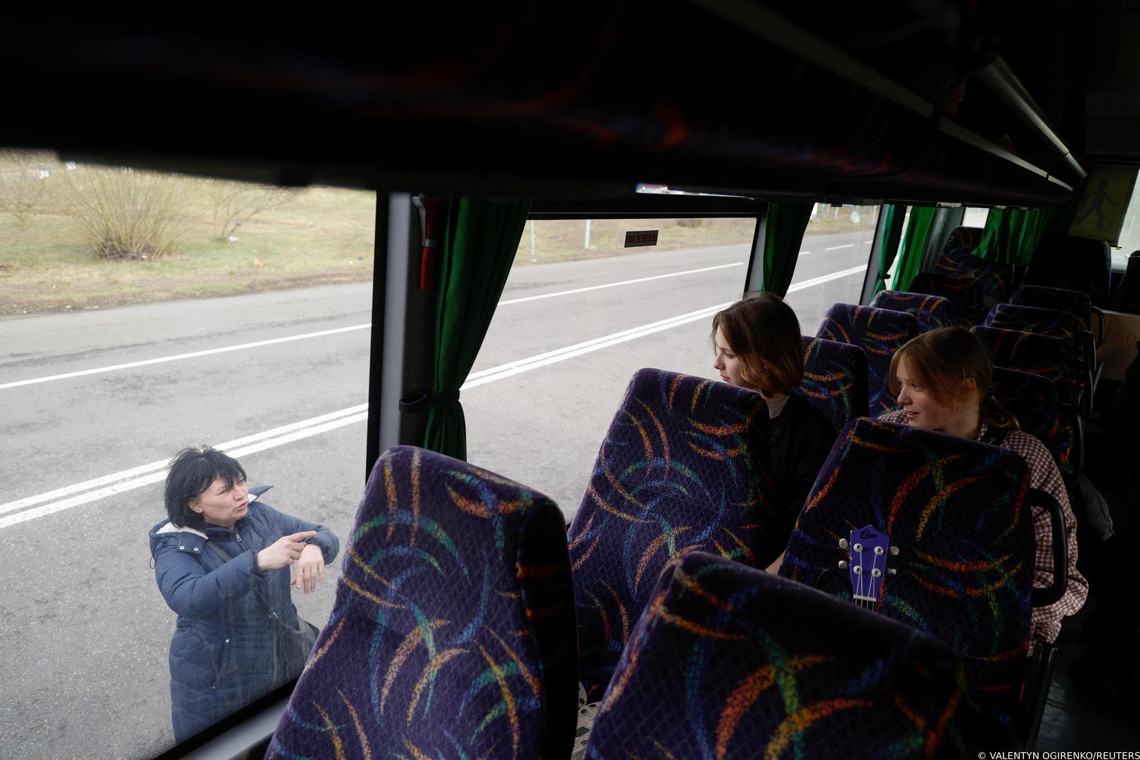 Natalia Rakk gestures to her 14-year-old daughters Dasha and Aliona, who went to a Russian-organised summer camp from non-government controlled territories and were then taken to Russia, after returning via the Ukraine-Belarus border, in Volyn region, Ukraine April 7, 2023. REUTERS/Valentyn Ogirenko Photo: VALENTYN OGIRENKO/REUTERS