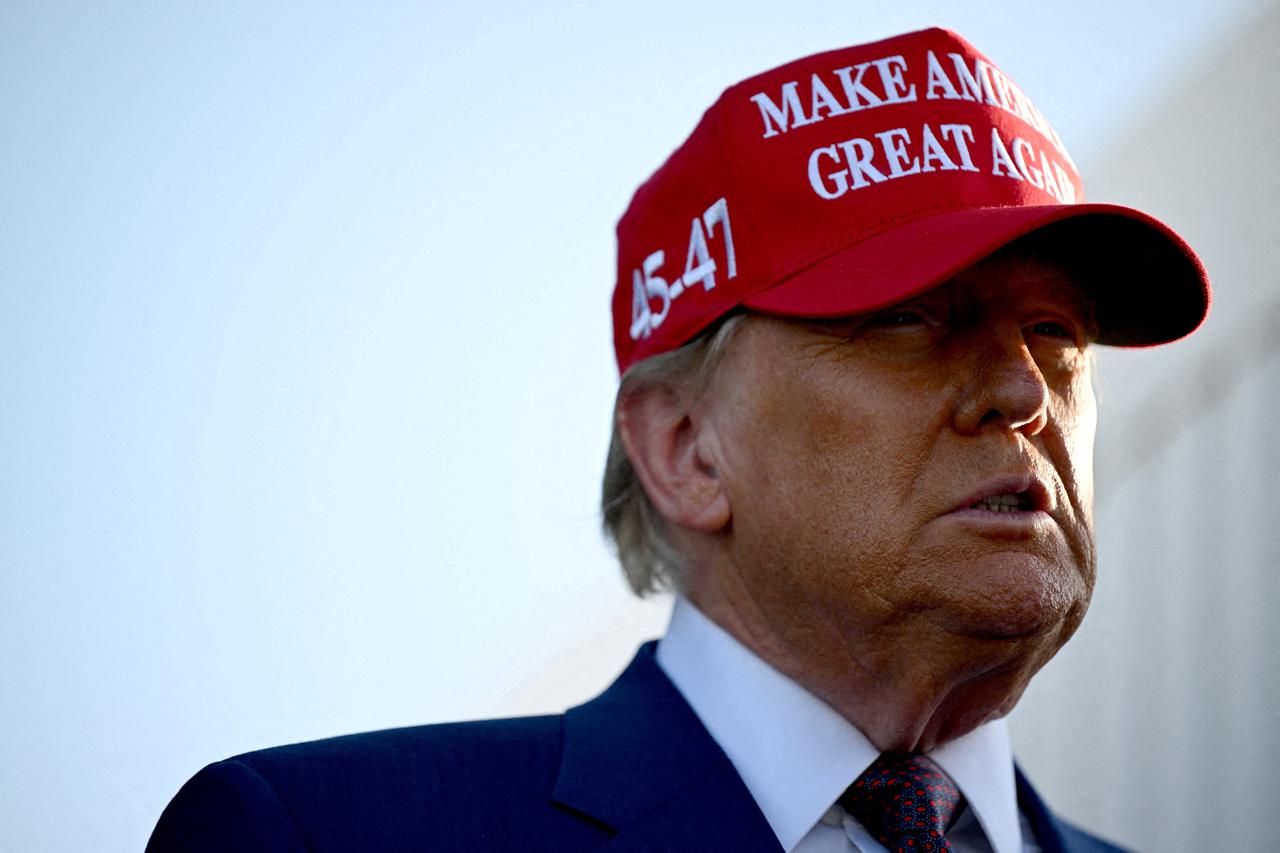 FILE PHOTO: FILE PHOTO: Donald Trump Watches SpaceX Launch Its Sixth Test Flight Of Starship Spacecraft