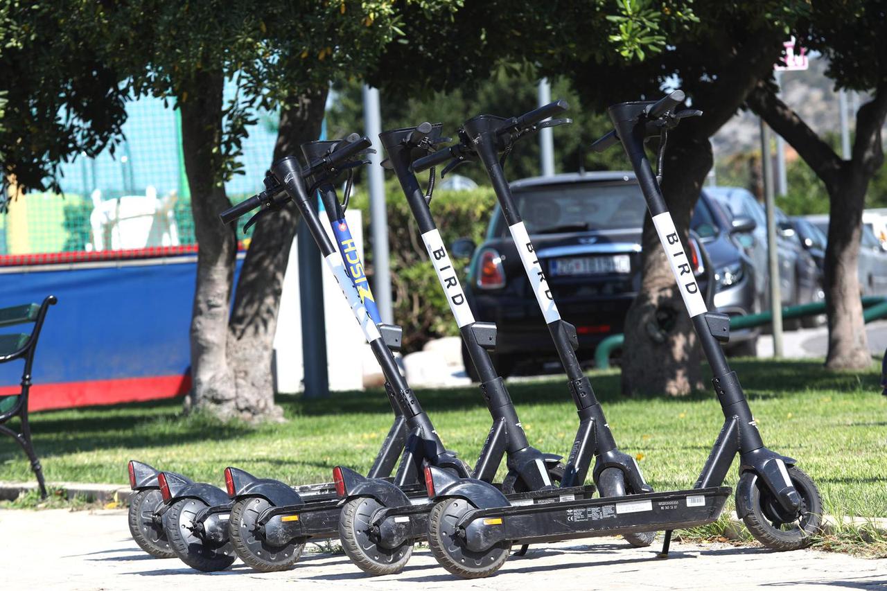 Od sutra nova pravila za električne romobile, nema više vožnje bez kacige