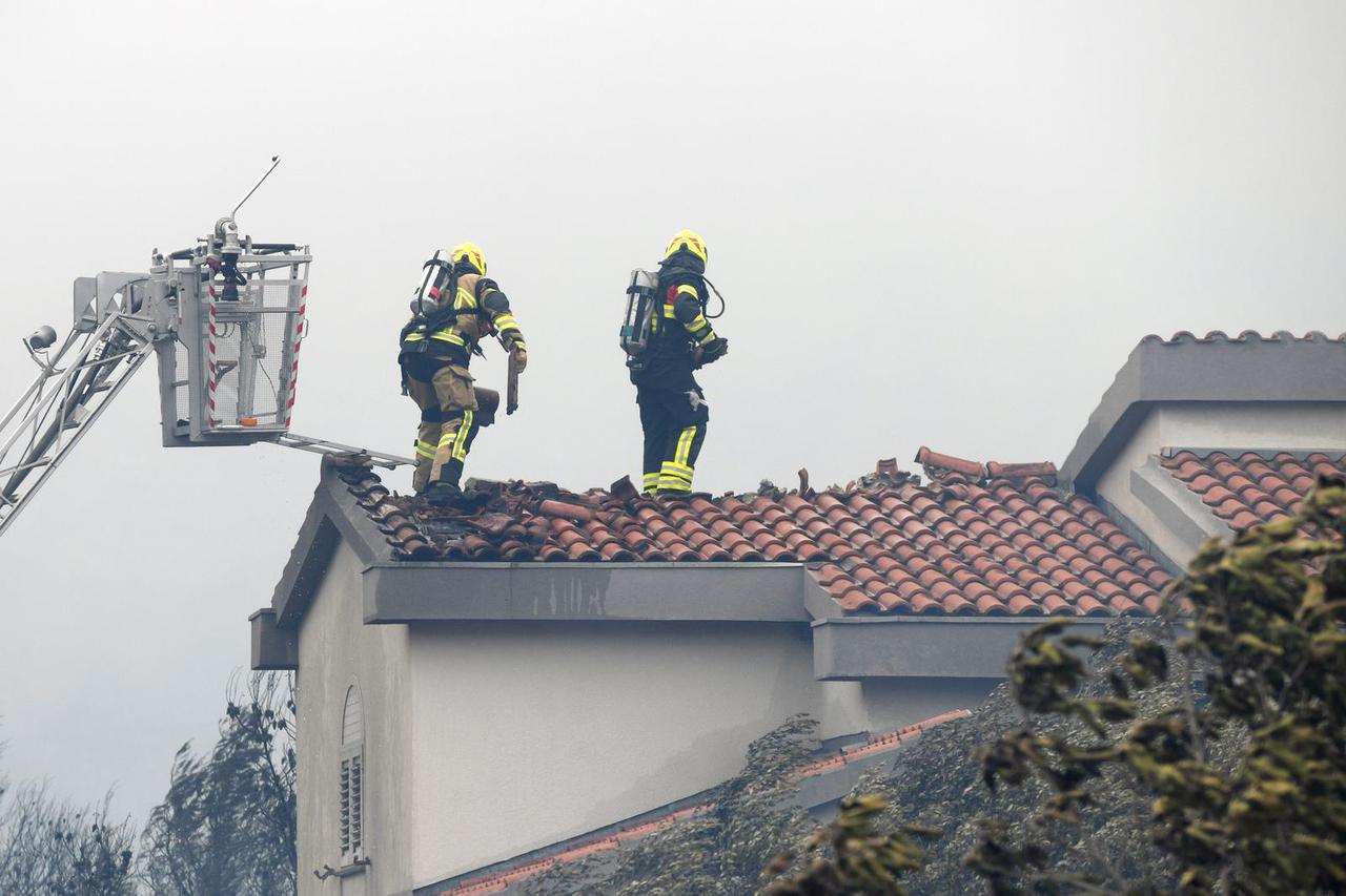 Veliki požar na području Grabeštice, vatra je zahvatila i stambene objekte