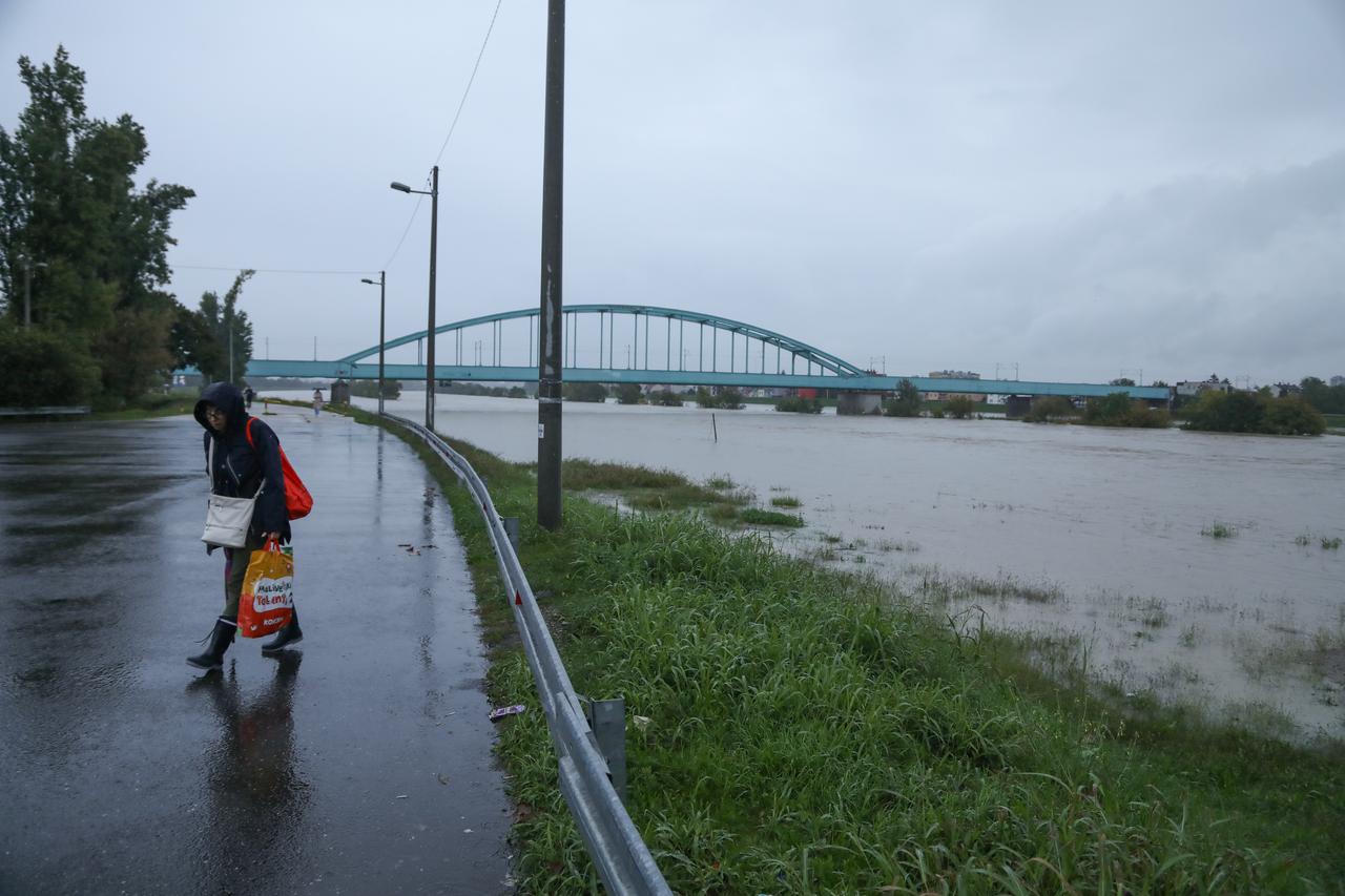 Zagreb: Rijeka Sava izlila se iz korita zbog velikih oborina