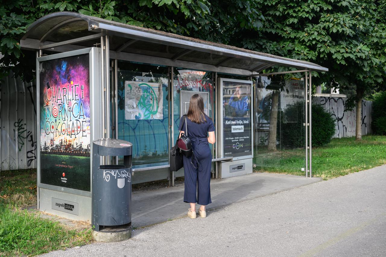 Zagreb: Autobusna stanica sa nadstrešnicom na Zagrebačkoj aveniji