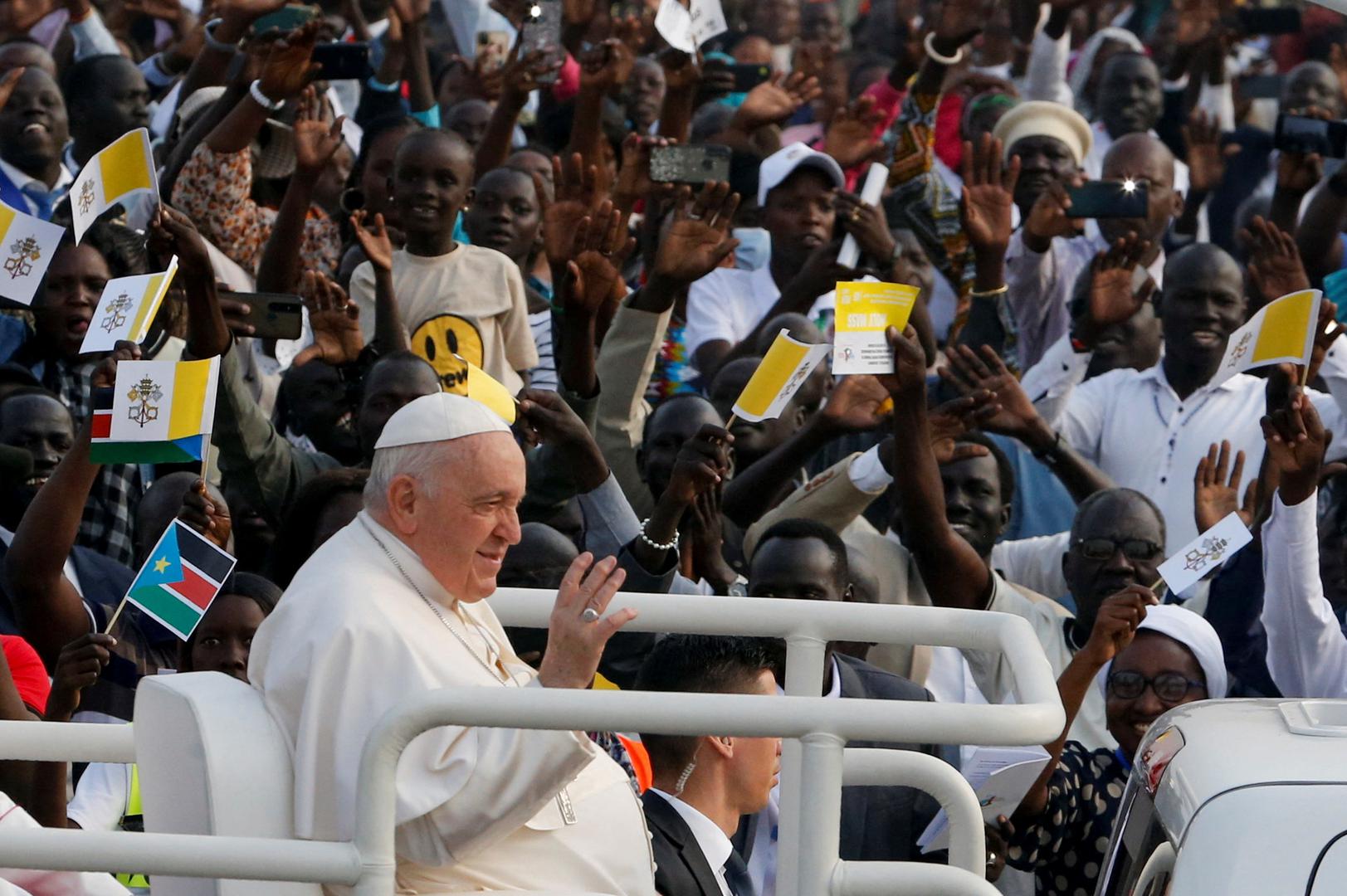 Pope Francis greets people during the Holy Mass at John Garang Mausoleum during his apostolic journey, in Juba, South Sudan, February 5, 2023. REUTERS/Thomas Mukoya Photo: THOMAS MUKOYA/REUTERS