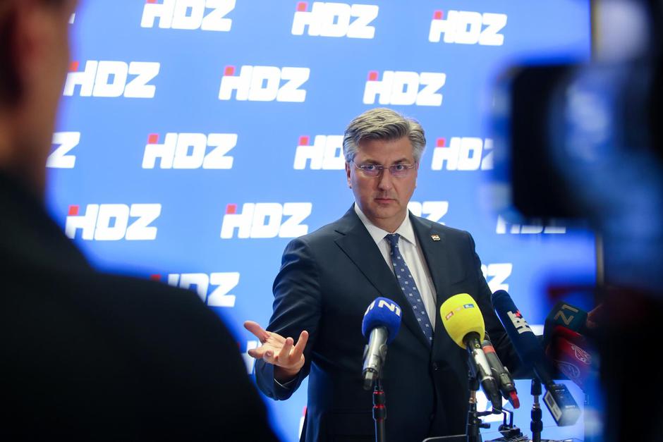 Zagreb: Premijer Plenković obratio se medijima nakon sjednice šireg Predsjedništva HDZ-a