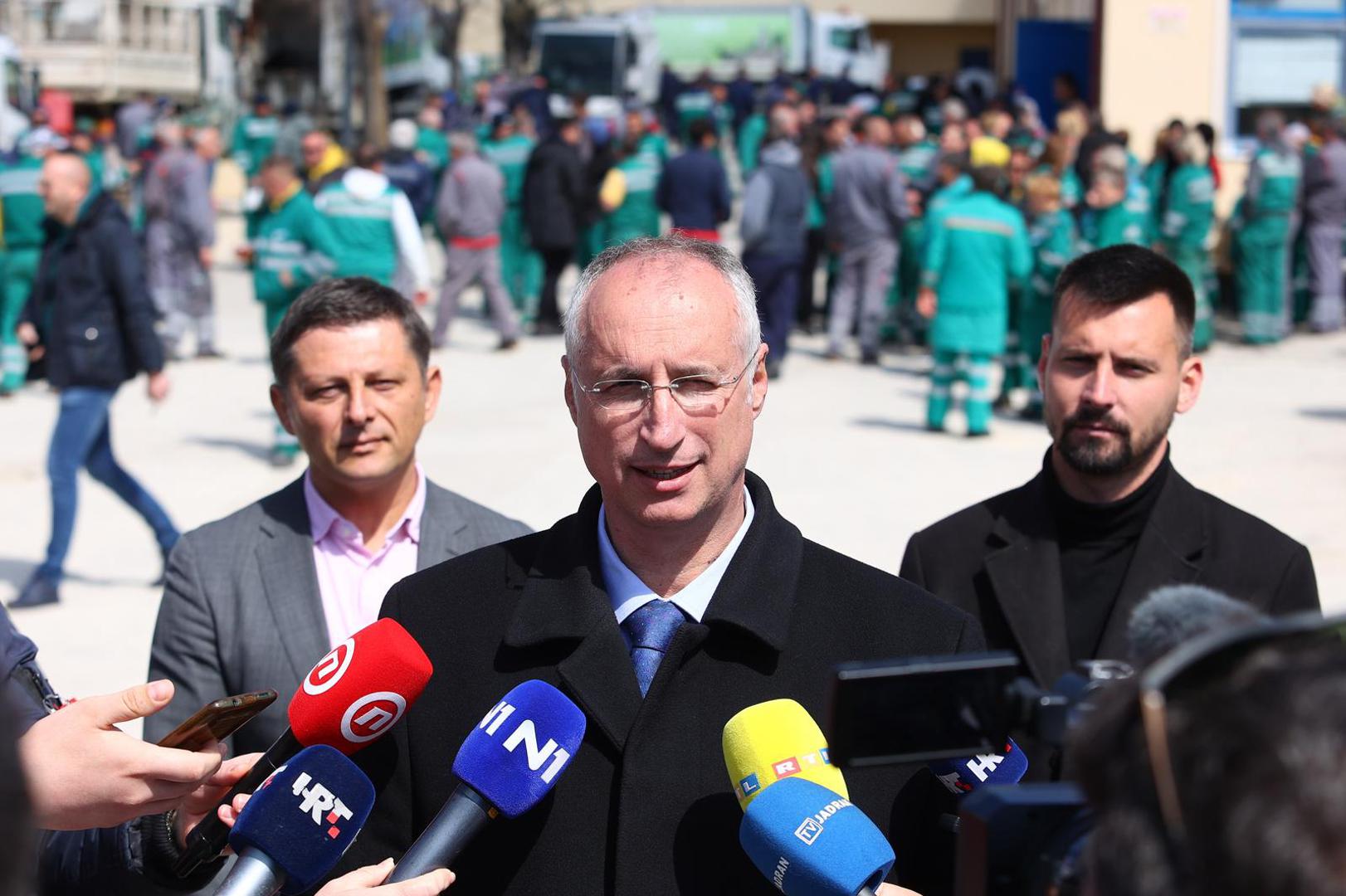 05.04.2023., Split - Dogovorom izmedu radnika Cistoce i gradonacelnika Puljka zavrsen je strajk te su radnici nastavili s obavljanjem svojih poslova. Photo: Miroslav Lelas/PIXSELL