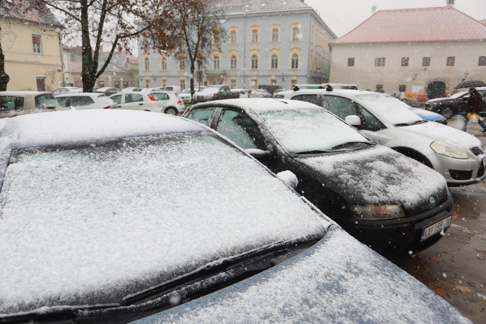 Na mnogim je mjestima ujutro padala kiša, a potom ju je zamijenio gusti snijeg.