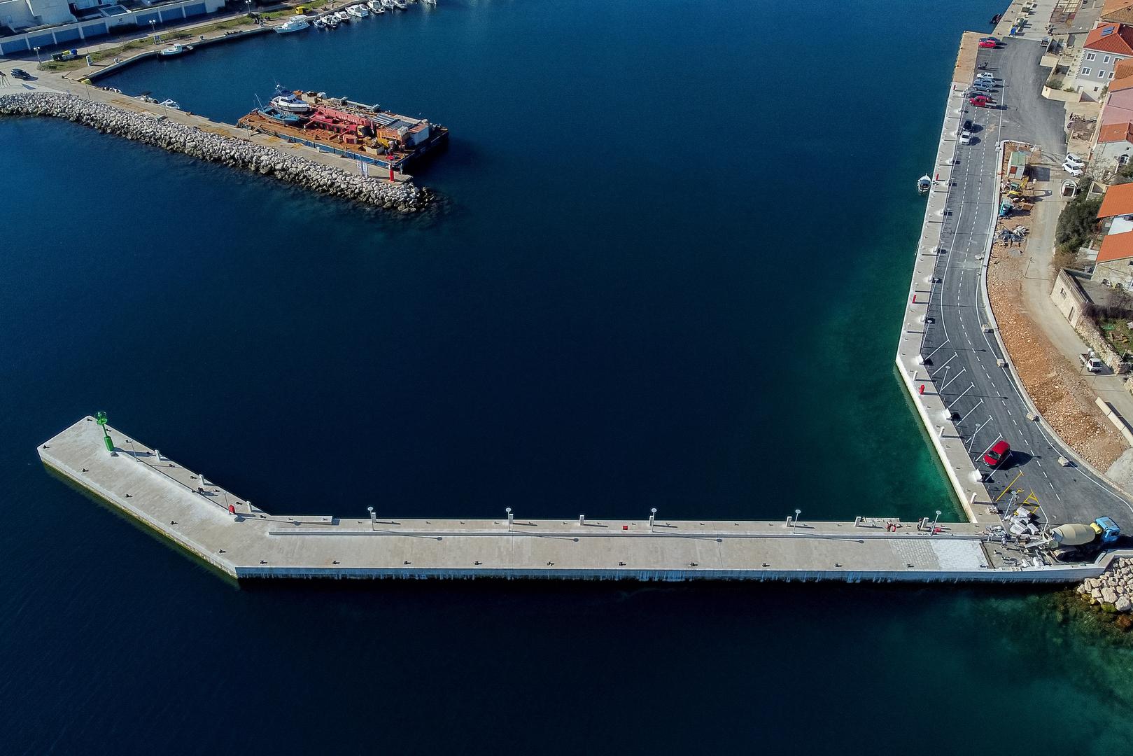 26.01.2024., Sali - Pogled iz zraka na novu luku Sali sa 116 m dugim lukobranom i 150 m nove obale Photo: Sime Zelic/PIXSELL