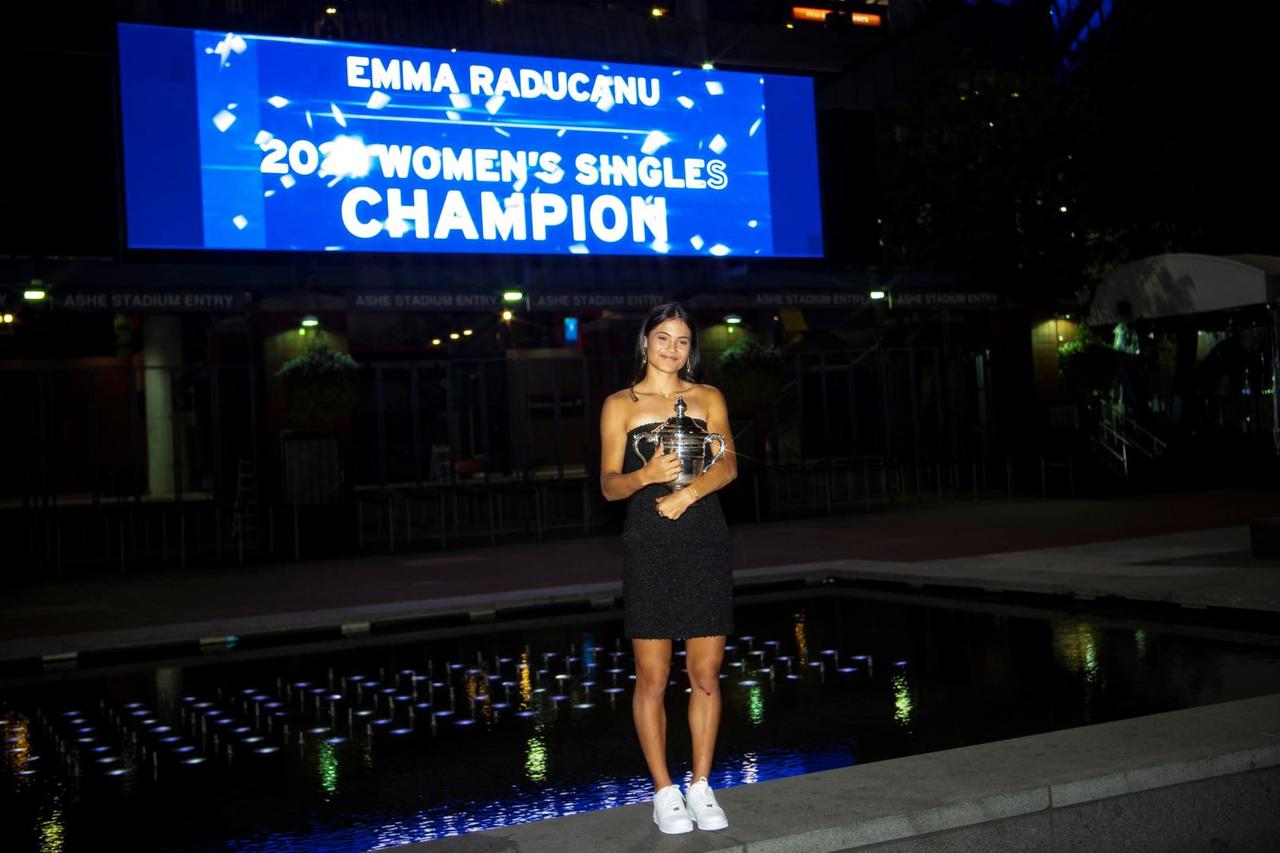 Britain's Emma Raducanu poses with the U.S. Open tennis championship trophy