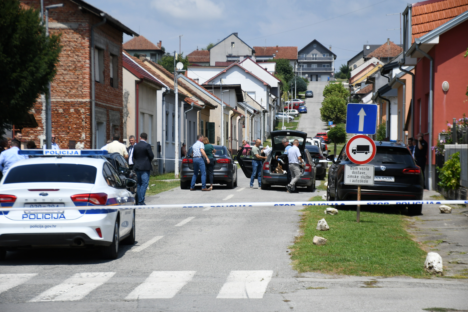 22.07.2024., Daruvar - U Domu za starije i nemocne osobe u Mazuranicevoj ulici muskarac je poceo pucati po ljudima te je petero osoba smrtno stradalo dok se ostalima pruza lijecnicka pomoc.  Photo: Damir Spehar/PIXSELL