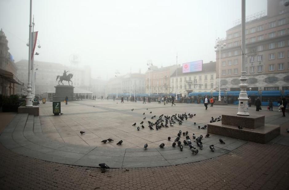 Zagreb: Gusta magla prekrila grad