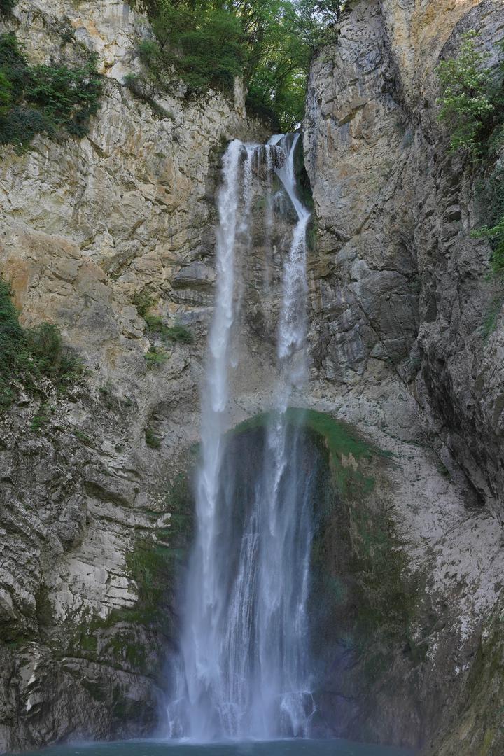 Vodopad se nalazi na rijeci Blihi koja se ulijeva u Sanu, visok je 56, a širok 10 metara.