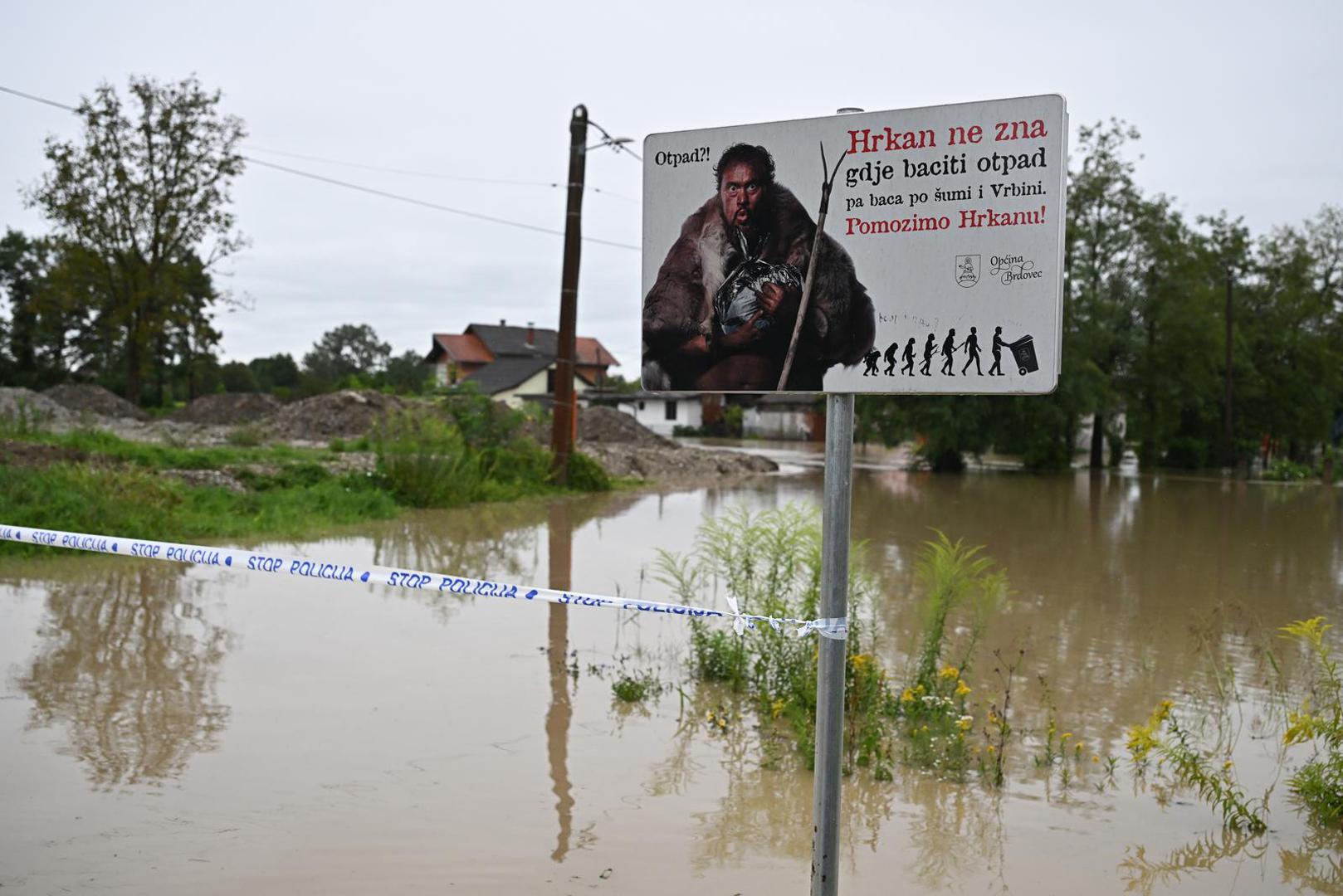 05.08.2023., Drenje Brdovecko - Zbog izlijevanja rijeke Save, voda prijeti kucama u Drenju Brdoveckom. Photo: Davor Puklavec/PIXSELL