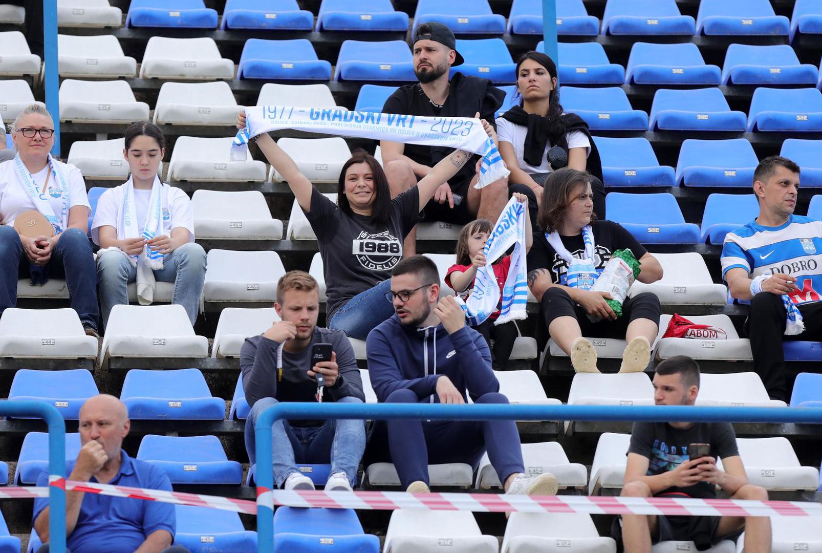 27.05.2023., Osijek - Stadion Gradski vrt, 36. kolo SupreSport HNL NK Osijek - HNK Rijeka. Osijek se oprasta od Gradskog vrta i od slijedece sezone igrat ce na novom stadionu na Pampasu. Navijaci Photo: Dubravka Petric/PIXSELL