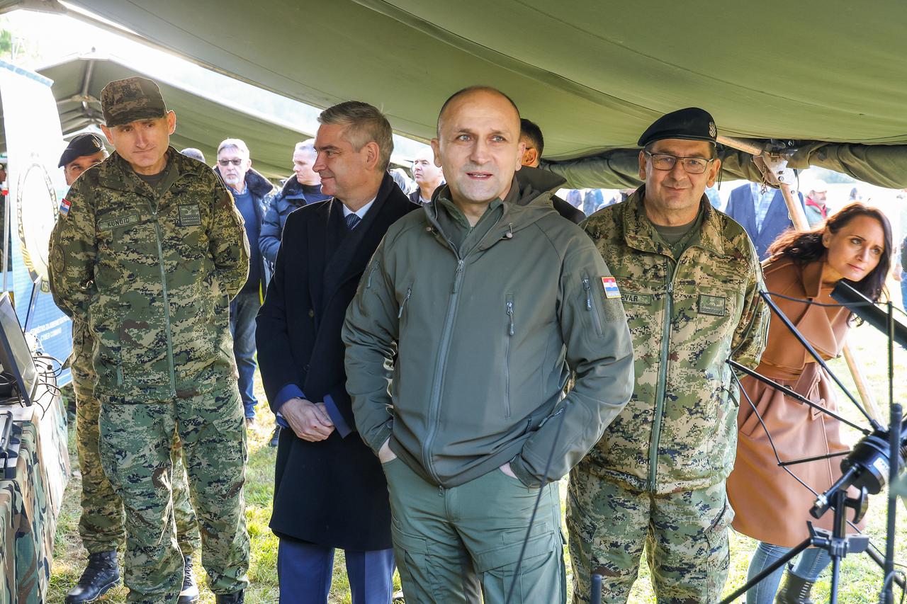 Sveti Nikola u Pulu stigao pod policijskom pratnjom