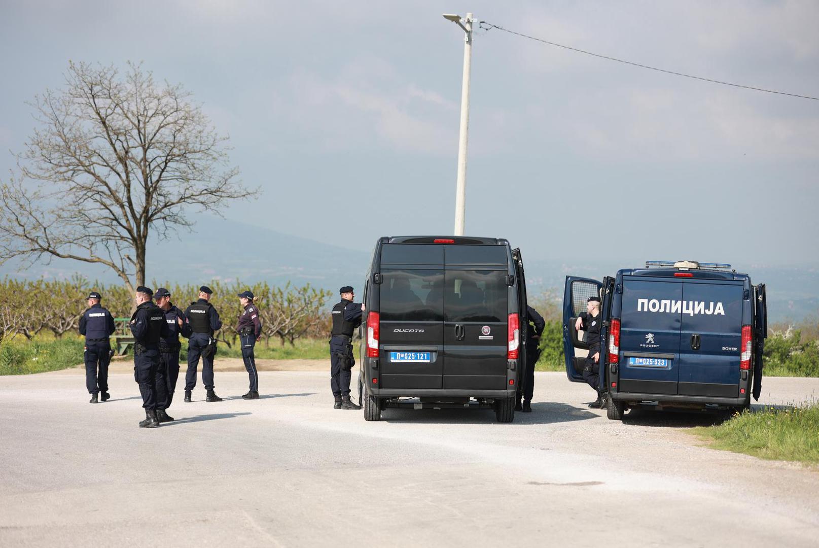 05.05.2023., Dubona, Srbija - Policija osigurava podrucje u selu Dubona kod Mladenovca gdje je sinoc doslo do pucnjave u kojoj je ubijeno osmero ljudi, a ranjeno ih je najmanje 15. Policija je pokrenula akciju "Vihor" i na teren poslala sve raspolozive snage. Photo: Davor Javorovic/PIXSELL