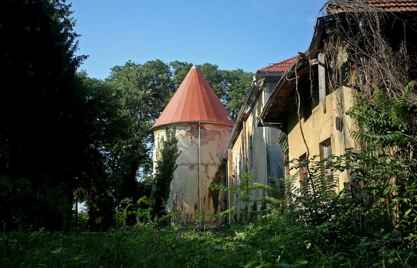 Početkom rujna potpisan je ugovor o obnovi dvorca nakon što se posljednjih desetak godina u javnom prostoru pokrenula inicijativa za njegovim uređenjem i obnovom. Radovi bi trebali biti gotovi do 2028.