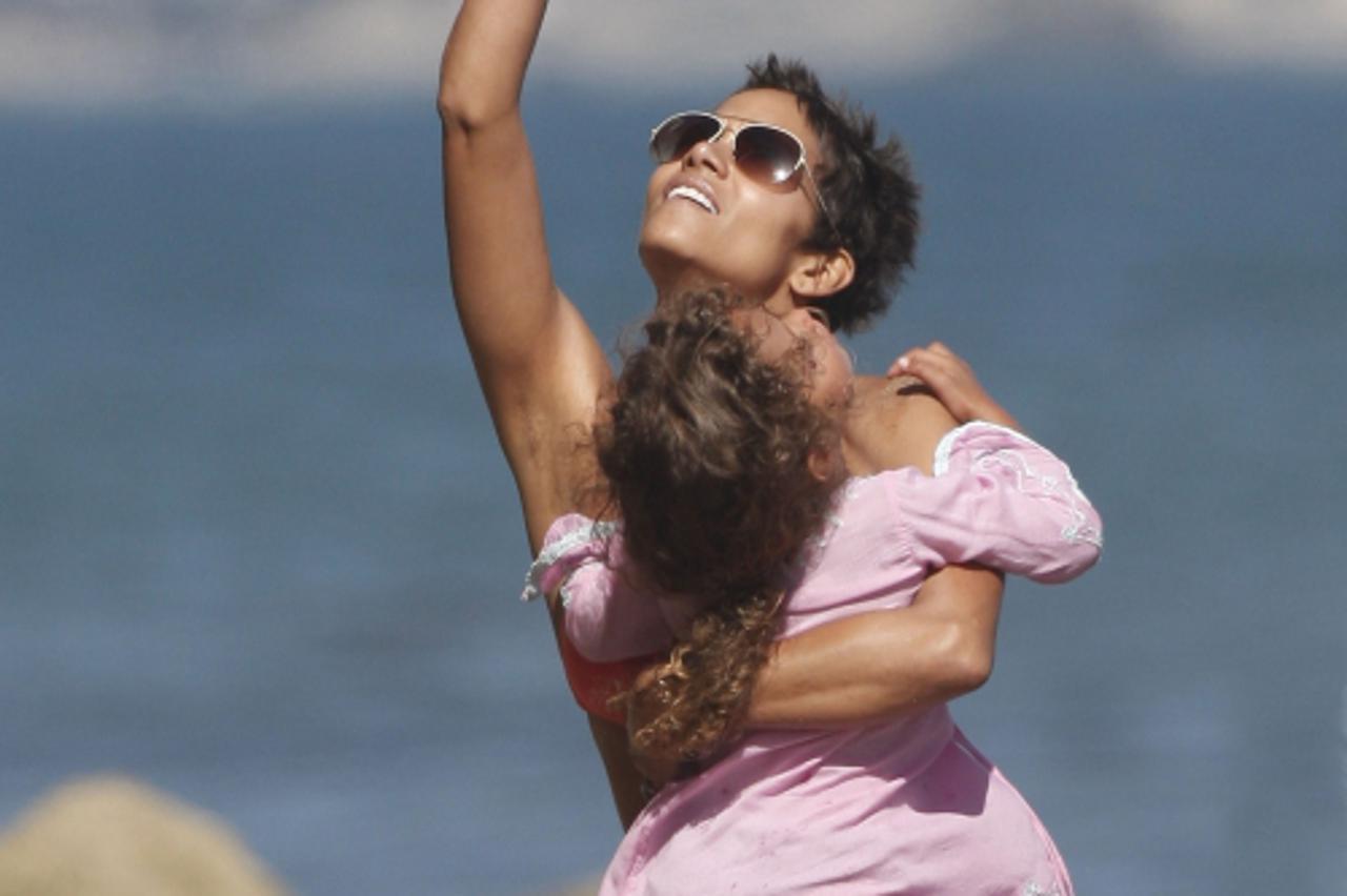 halle berry (1)