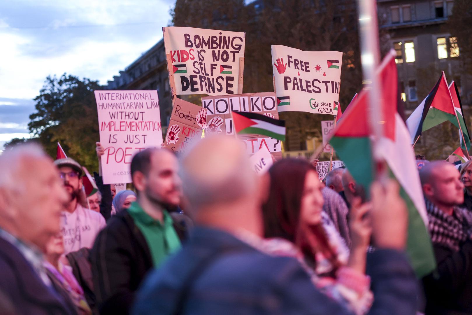 25.10.2023., Zagreb - Prosvjed Solidarno s Palestinom na Trgu zrtava fasizma. Ovaj prosvjed je dio globalnog odgovora na situaciju u kojoj se Gaza nemilosrdno bombardira svakoga dana, u kojoj nevjerojatan broj ljudi gubi svoje zivote.
 Photo: Igor Kralj/PIXSELL