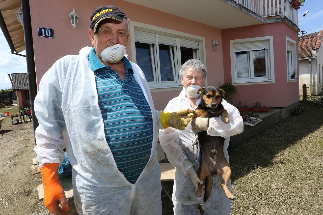 29.05.2014.Gunja,Hrvatska,reportaza o poplavljenoj Gunji,sto ljudi nalaze nekon povlacenja vode,sa cime se suocavaju i kako gledaju na buducnost,obiteljska kuca Sluganovic Martina i Marije 