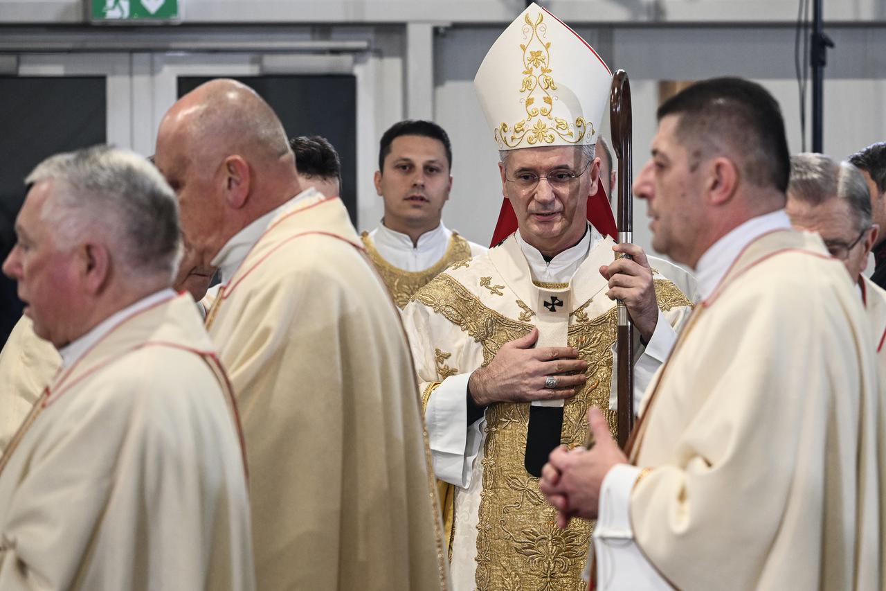 Zagreb: Nadbiskup Kutleša predvodio misu polnocku