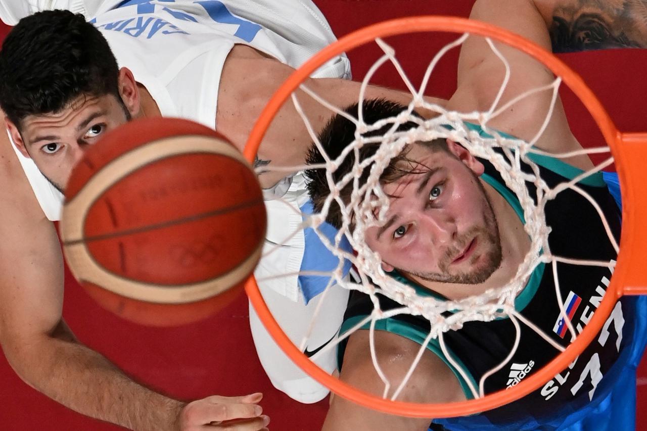 Basketball - Men - Group C - Argentina v Slovenia