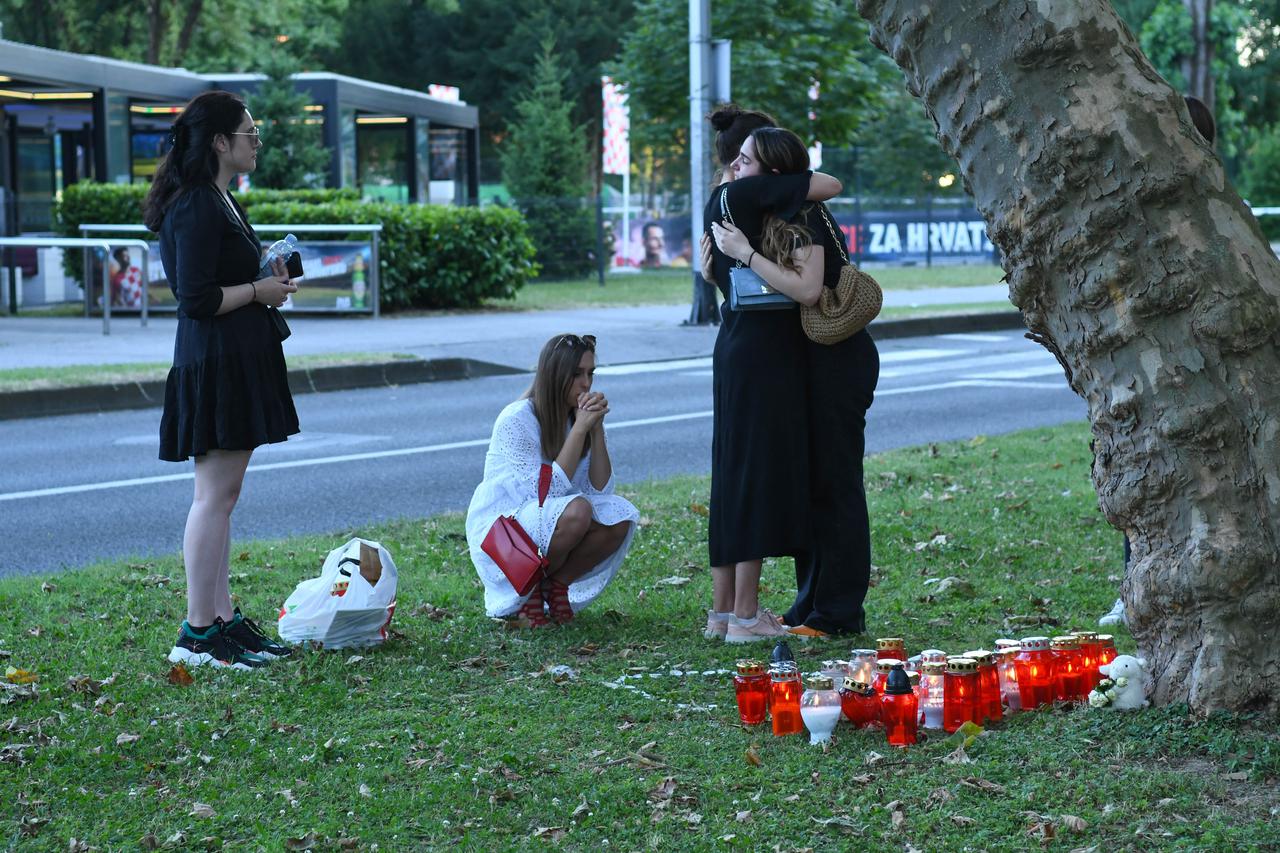 Zagreb: Upaljene su svijeće na mjestu nesreće u kojoj je smrtno stradala pješakinja