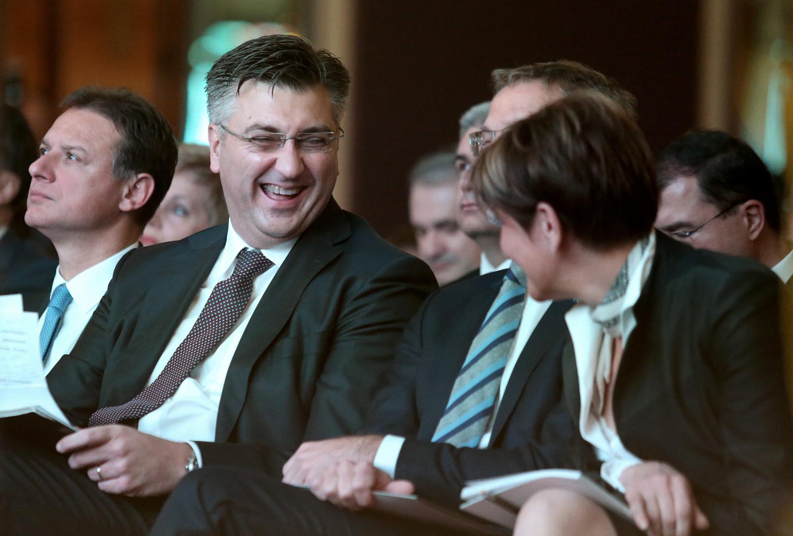 Premijer Plenković želi ući u schengenski prostor 2019., a 2020. u mehanizam ERM2, koji je predčekaonica za euro. “Proeuropska smo Vlada”, kaže Plenković