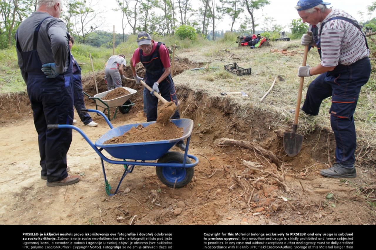 '24.05.2013., Koprivnica - Nakon gotovo 30 godina pokrenuta su arheoloska istrazivanja utvrde Kamengrad kod prigradskog naselja Starigrad. Muzej grada Koprivnice pokrenuo je iznimno zahtjevan visegodi