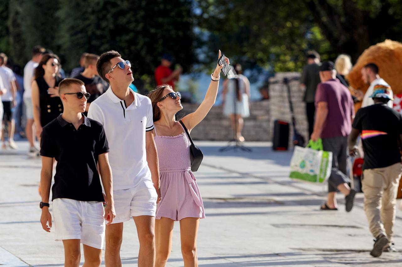 Zadar: Velik broj turista "okupirao" je središte grada