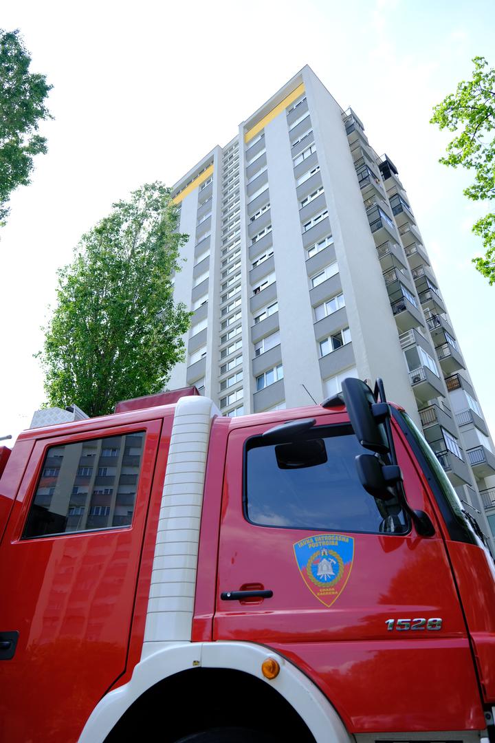 01.05.2022., Zagreb - U nedjelju ujutro izbio je pozar na 14. katu nebodera na Zitnjaku. Brzom reakcijom gradana i vatrogasaca pozar je ugasen. Photo: Slaven Branislav Babic/PIXSELL