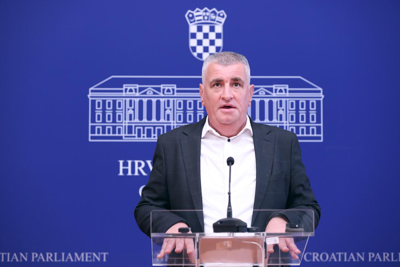 Zagreb: Miro Bulj o rezoluciji o genocidu u logorima u crnogorskom parlamentu