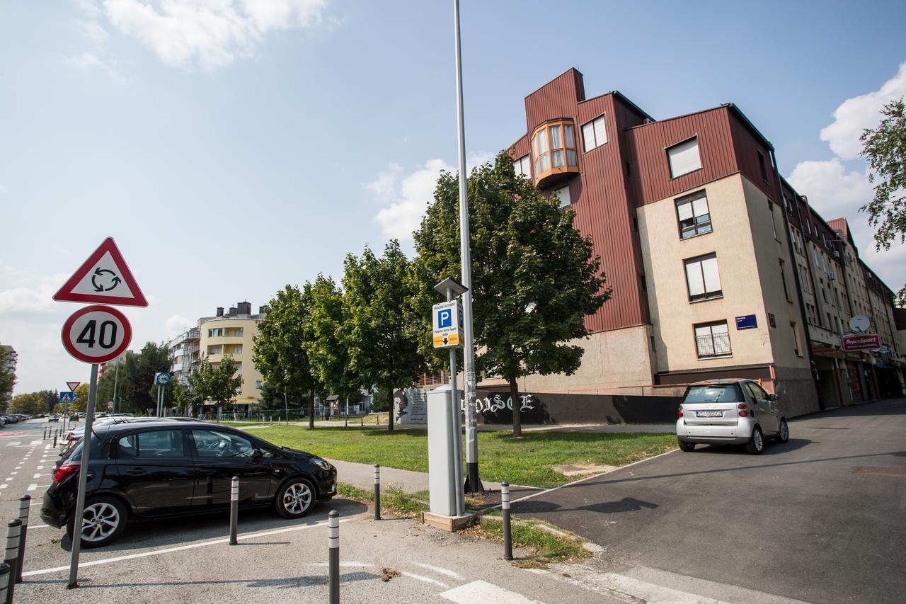 Novopostavljeni parkirni automati u Središću