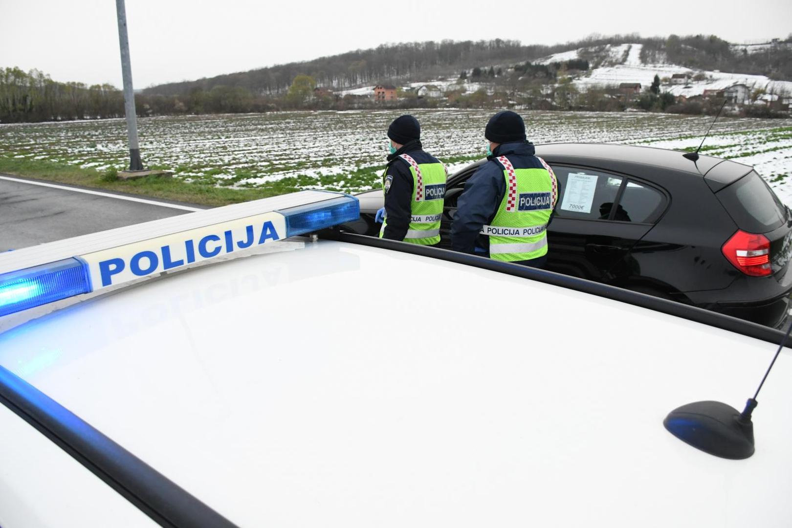 26.03.2020.,Virovitica - Barikade koje je virovitičko-podravski krizni stožer stavio na ulazu iz osjecko-baranjske zupanije
Photo: Damir Spehar/PIXSELL