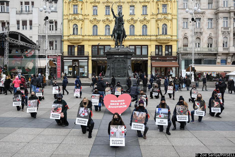 Zagreb: Prijatelji životinja povodom Međunarodnog dana prava životinja izveli performans