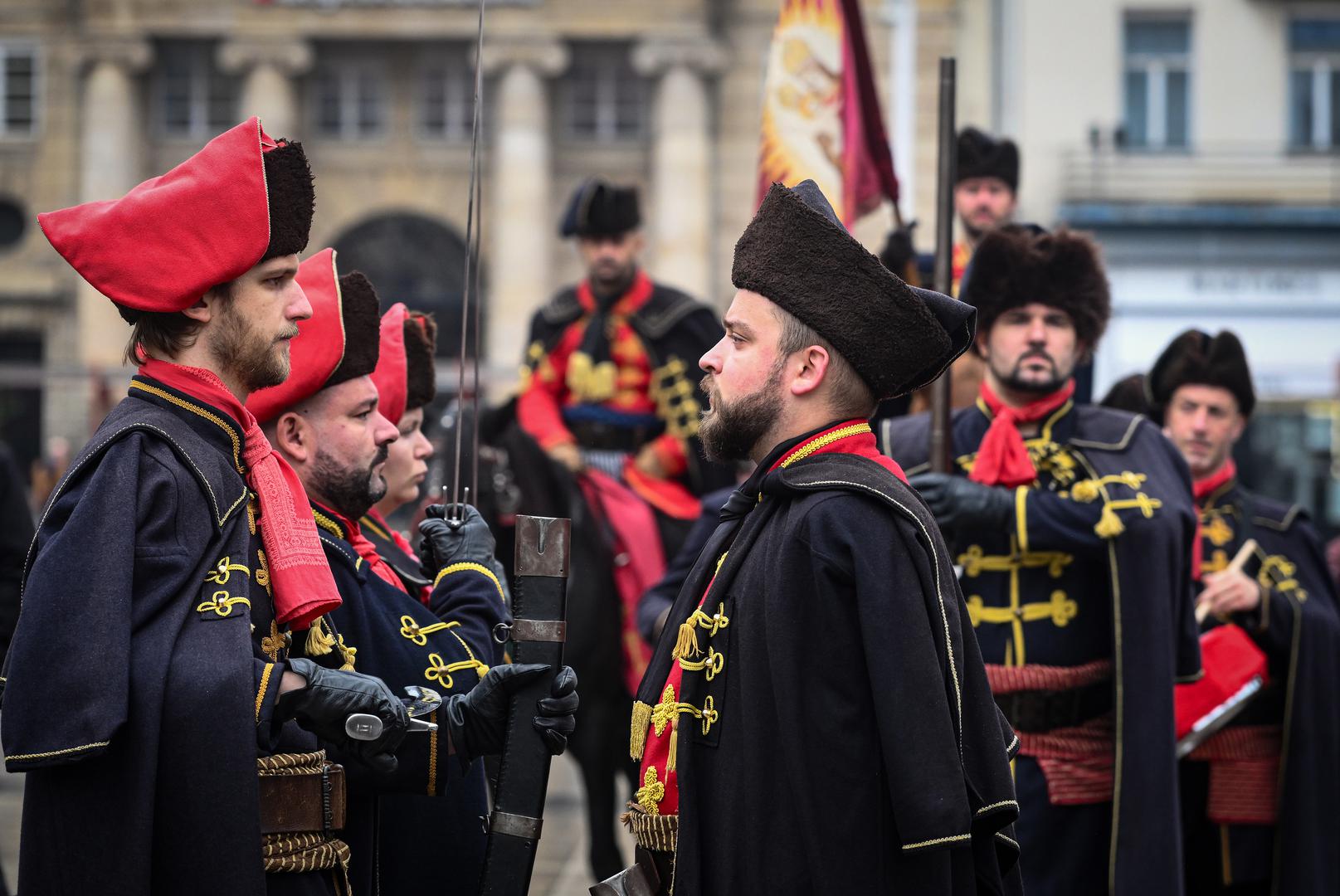 Zagrebačka Kravat pukovnija tim je povodom održala smjenu straže te se popela na kip velikog hrvatskog bana i zavezala mu kravatu. 