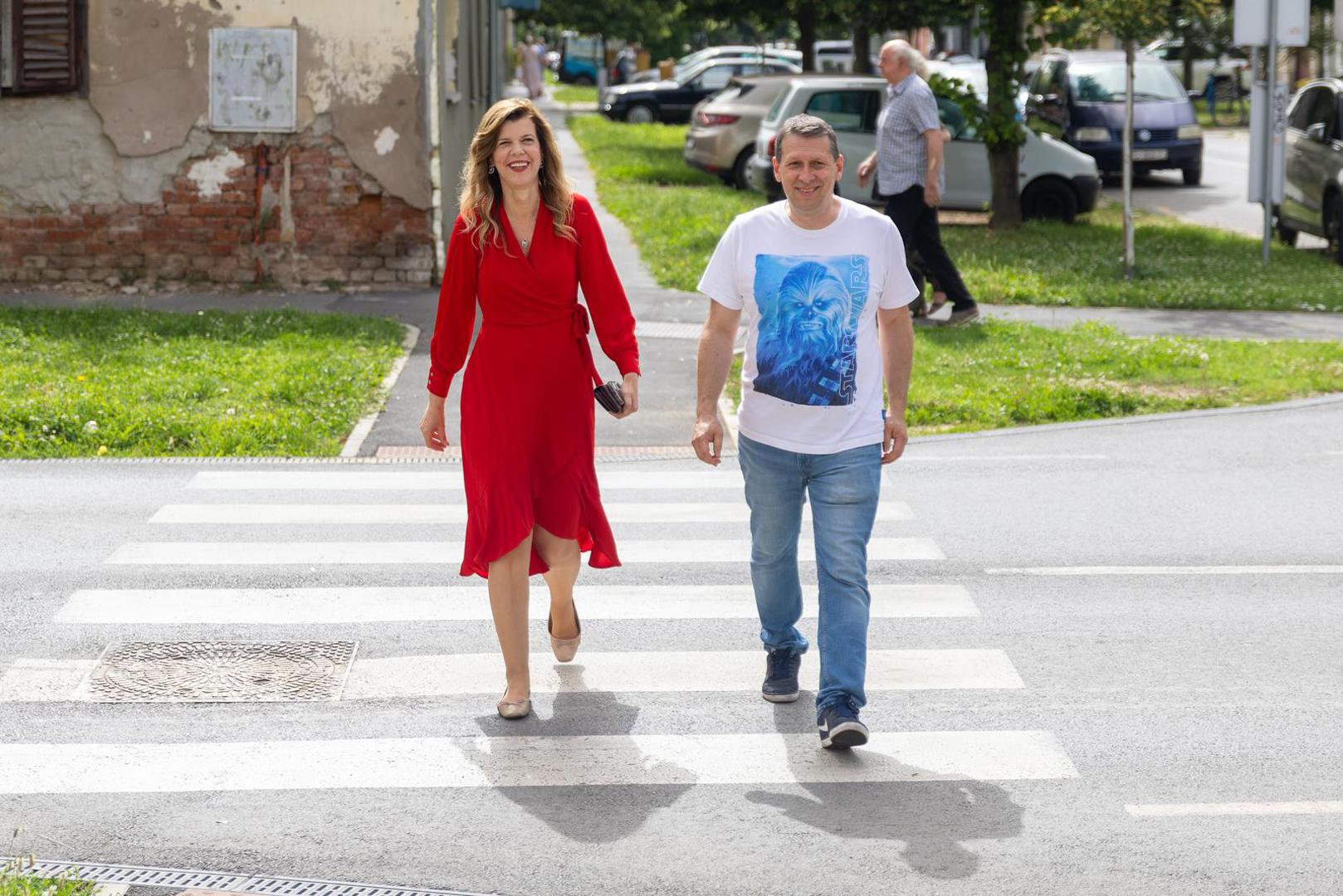 09.06.2024., Osijek -  Potpredsjednica SDP-a i nositeljica koalicijske liste za Europski parlament Biljana Borzan glasovala je u na birackom mjestu 17 u Gradskoj cetvrti Gornji grad u Osijeku. Photo: Borna Jaksic/PIXSELL