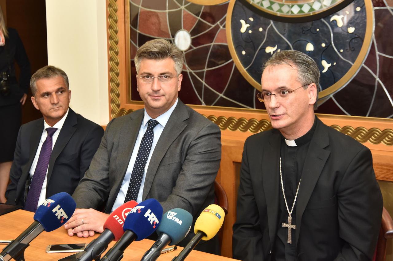 Hrvatska država darovala Porečkoj i Pulskoj biskupiji Vilu Idolu u Puli